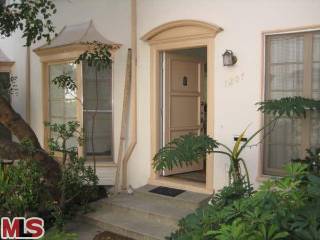 1201 S OGDEN Drive, Los Angeles CA: https://media.crmls.org/mediaz/649d9eb9-1006-4b02-87b1-8b1a98e59009.jpg