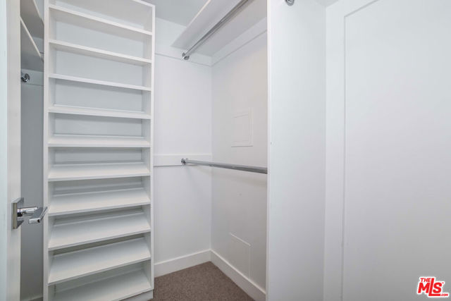 410 S Barrington Avenue, Los Angeles CA: https://media.crmls.org/mediaz/649e3ef9-7512-4011-bb59-2653119a7875.jpg