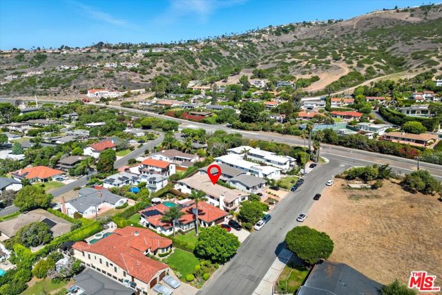7 Clipper Road, Rancho Palos Verdes CA: https://media.crmls.org/mediaz/649e6931-f583-4bd6-8867-f0e844d81f13.jpg