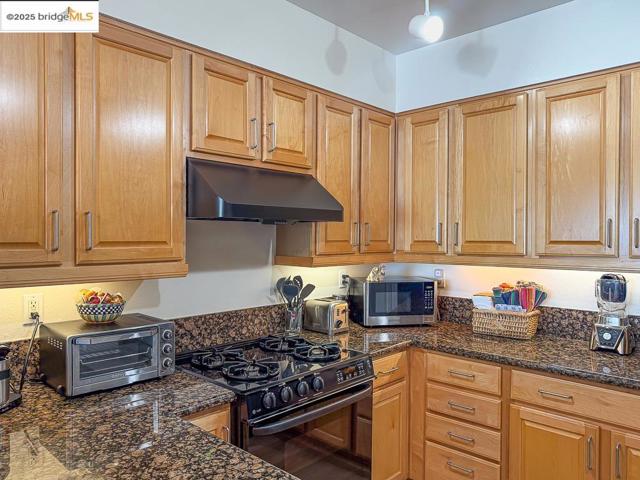 1400 Pinnacle Ct, Richmond CA: https://media.crmls.org/mediaz/649e78b0-6653-483f-9865-800ffcf62ad8.jpg