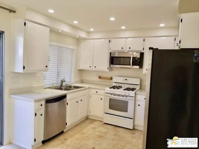 1816 N Mira Loma Way, Palm Springs CA: https://media.crmls.org/mediaz/649ee9b3-74e2-4655-985b-fd48a81a896e.jpg