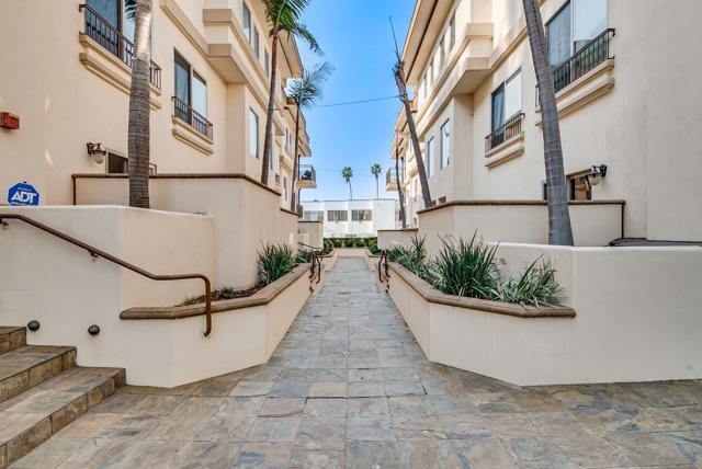 Image 37 of 47 For 7530 Draper Ave  2