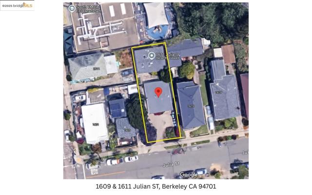 1611 Julia St, Berkeley CA: https://media.crmls.org/mediaz/649f043f-d711-4692-bc90-56054305a21b.jpg