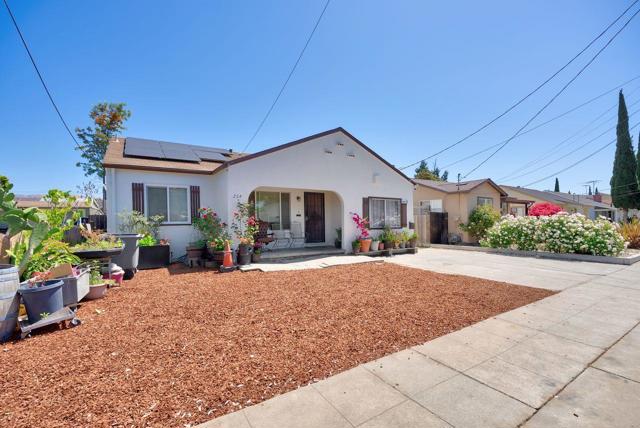 264 N 34th Street, San Jose CA: https://media.crmls.org/mediaz/64a00563-409d-468d-8dee-425a0c8b3cc2.jpg