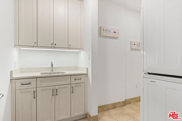 1 W Century Drive, Los Angeles CA: https://media.crmls.org/mediaz/64a1085a-94f9-4364-afb5-2fd427d7dc63.jpg