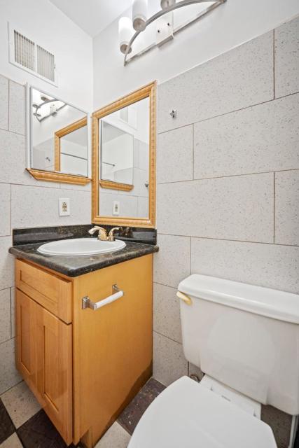 441 W Macarthur Boulevard, Oakland CA: https://media.crmls.org/mediaz/64a123f8-0970-4ca5-ac78-07439ffc8e96.jpg