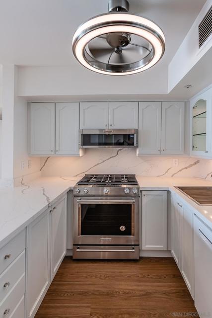 500 W Harbor Dr, San Diego CA: https://media.crmls.org/mediaz/64a148b4-9271-4b94-8766-d18e647dc7a9.jpg