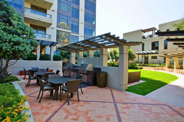 700 W E Street, San Diego CA: https://media.crmls.org/mediaz/64a14933-6048-40ec-a341-21f8c998ffd2.jpg