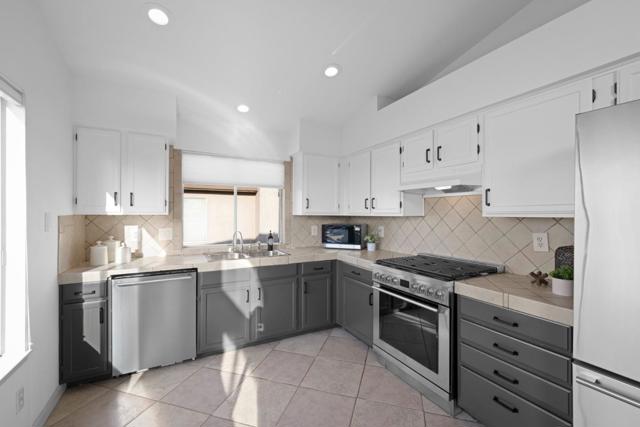 9082 Spencer Court, Gilroy CA: https://media.crmls.org/mediaz/64a15d04-e9c0-4f1b-9caf-0ae07b81a35a.jpg