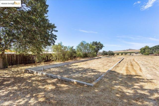 5665 Victoria LN, Livermore CA: https://media.crmls.org/mediaz/64a181e4-1154-4a46-b1f9-0faabefe9110.jpg