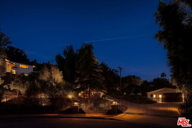 9425 Gierson Avenue, Chatsworth CA: https://media.crmls.org/mediaz/64a19501-faba-445a-bdef-8b607958049c.jpg