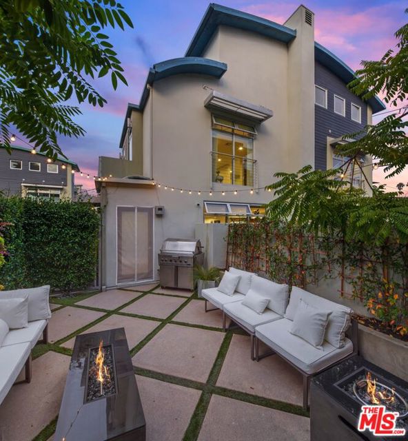 512 Brooks Avenue, Venice CA: https://media.crmls.org/mediaz/64a2abc5-215e-4eb0-b533-2eddd5e3d9fe.jpg