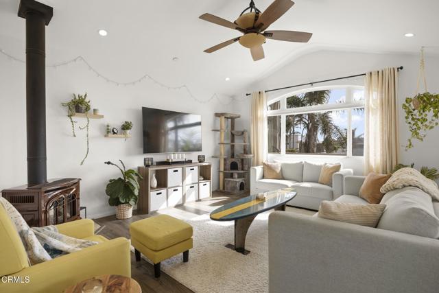 2149 Monmouth Drive, Ventura CA: https://media.crmls.org/mediaz/64a2d17e-4945-43ce-a313-d2b9652eeb01.jpg