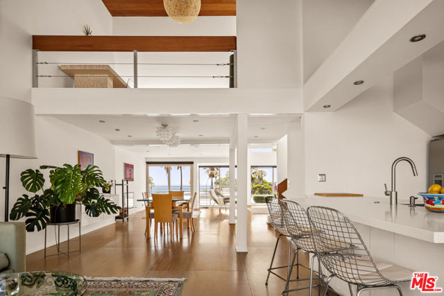 6624 Vista Del Mar, Playa del Rey CA: https://media.crmls.org/mediaz/64a2e0db-b9b6-420a-8bb1-2f5ffd831334.jpg