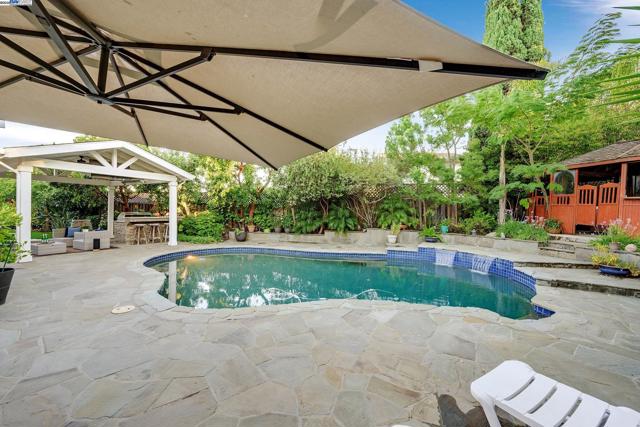 7872 Meadowbrook Ct, Pleasanton CA: https://media.crmls.org/mediaz/64a2f083-c984-4912-a7e7-dae2b298c920.jpg