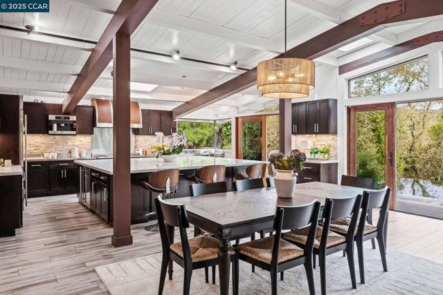 8 Oak Arbor Rd, Orinda CA: https://media.crmls.org/mediaz/64a382a6-2336-4a0f-80b6-a5608a80cacb.jpg