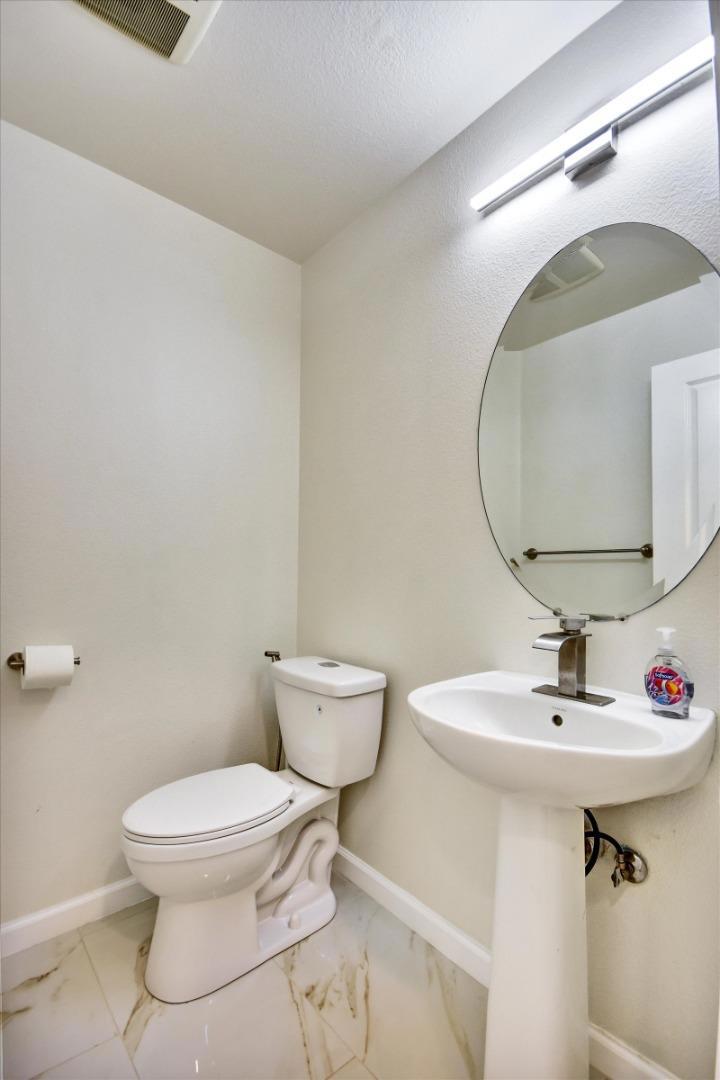 https://media.crmls.org/mediaz/64a3d2ea-b22f-42e5-bc1f-a202ba7e495a.jpg?preset=X-Large