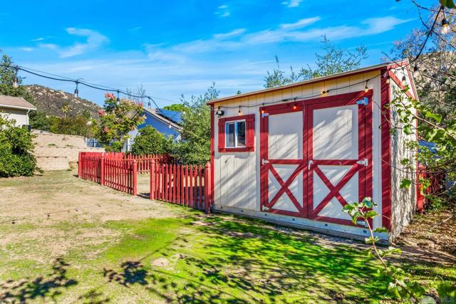 16579 Daza Dr, Ramona CA: https://media.crmls.org/mediaz/64a3e72d-954b-4f27-84a6-fce9e6cccd00.jpg