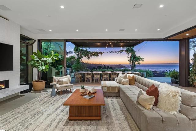 2585 Calle Del Oro, La Jolla CA: https://media.crmls.org/mediaz/64a3ef66-5fb3-476e-82cc-f1406cbac349.jpg