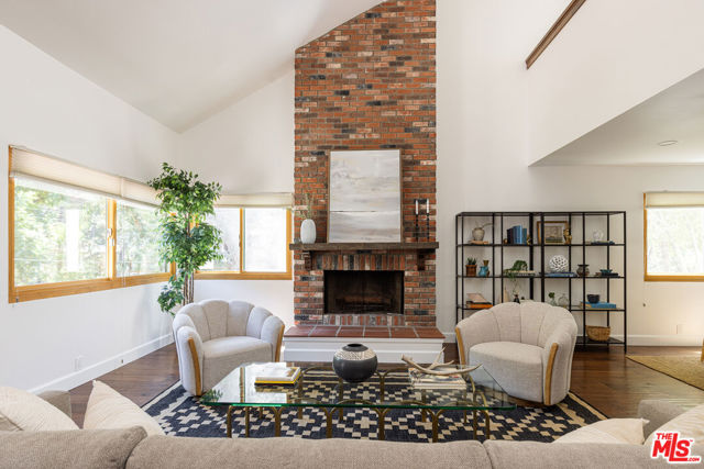 2806 Sunday Trail, Los Angeles CA: https://media.crmls.org/mediaz/64a48cca-f536-4886-940d-15bae8029c41.jpg