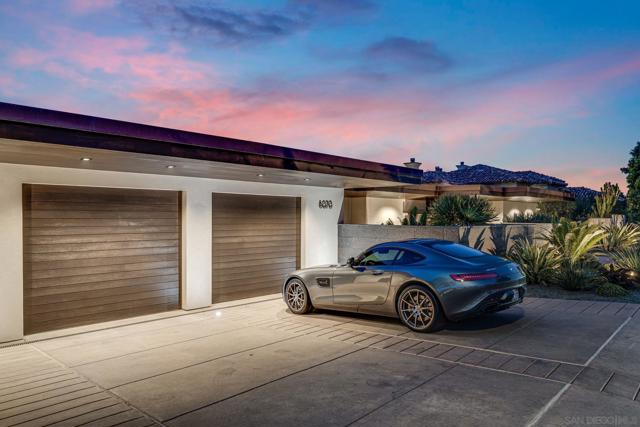 8070 La Jolla Scenic Dr N, La Jolla CA: https://media.crmls.org/mediaz/64a4dd45-f0f2-4404-ba62-38b9d5dd1be8.jpg
