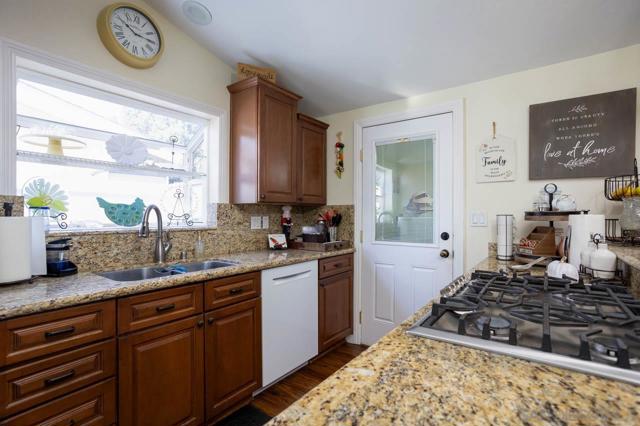 2597 Melbourne Dr, San Diego CA: https://media.crmls.org/mediaz/64a539a1-7d75-4a42-8ede-607010eaf53b.jpg