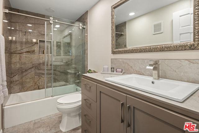 8180 Manitoba Street, Playa del Rey CA: https://media.crmls.org/mediaz/64a673a9-e39d-48ca-967c-e4d3b751bb36.jpg
