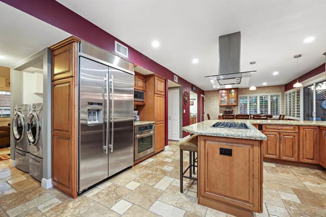 10976 Pallon Way, San Diego CA: https://media.crmls.org/mediaz/64a6b546-4c00-4fa3-a444-2edb202a029a.jpg