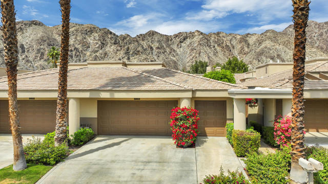 79754 Arnold Palmer, La Quinta CA: https://media.crmls.org/mediaz/64a7add0-6be9-4a12-83ef-a9703826c353.jpg
