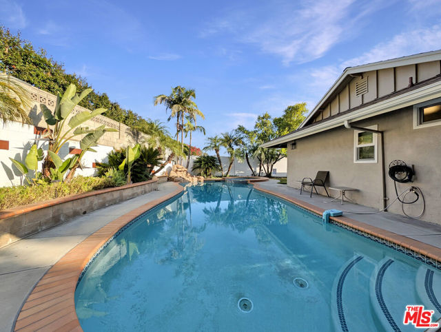 3308 Sparr Boulevard, Glendale CA: https://media.crmls.org/mediaz/64a815c6-4857-445d-8673-606ac518efdf.jpg