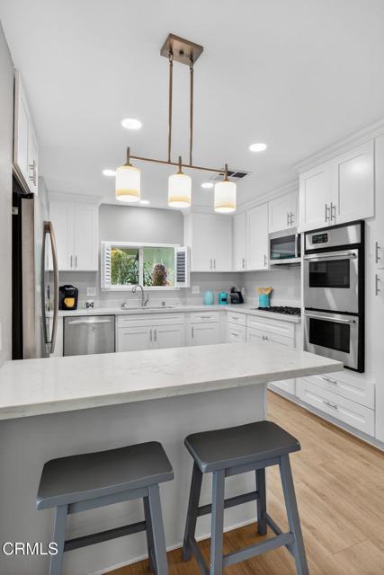 176 Chaucer Lane, Ventura CA: https://media.crmls.org/mediaz/64a87045-7348-4dd3-ac85-c550d6133b2c.jpg