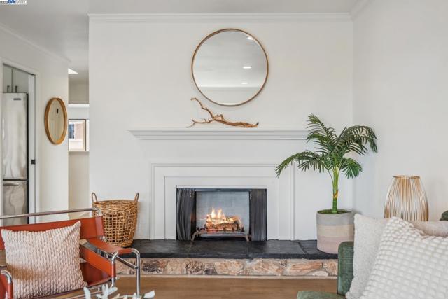 471 JOOST AVENUE, San Francisco CA: https://media.crmls.org/mediaz/64a8964d-6001-40c6-9942-1a862dd61f96.jpg