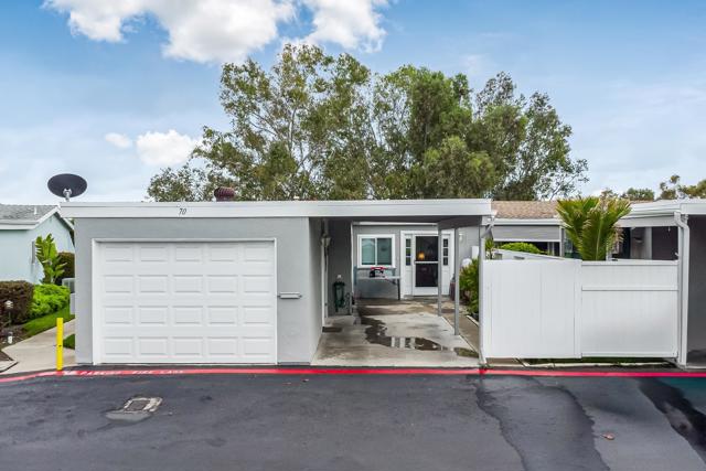 3839 Vista Campana S, Oceanside CA: https://media.crmls.org/mediaz/64a8baea-e966-4aca-9224-458309402bad.jpg