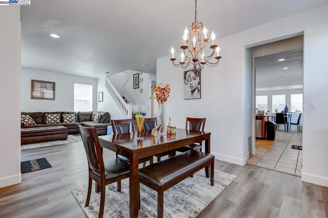 53 Puffin Cir, Oakley CA: https://media.crmls.org/mediaz/64a8e247-18ab-4828-82a9-d6d96663478a.jpg