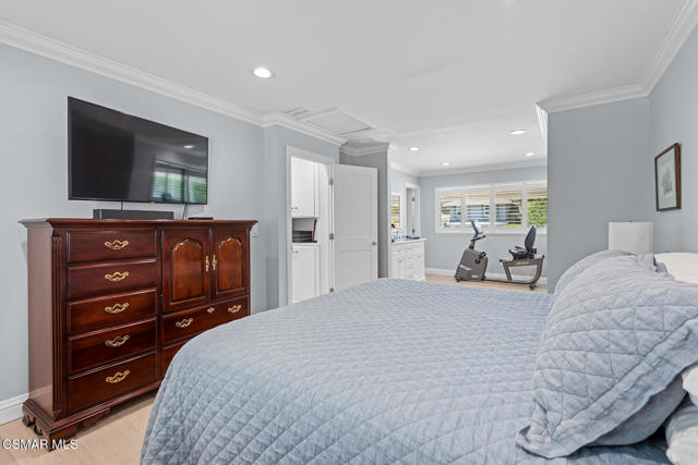 364 Longwood Court, Thousand Oaks CA: https://media.crmls.org/mediaz/64a90639-3add-4d75-a927-61f0e2daea54.jpg