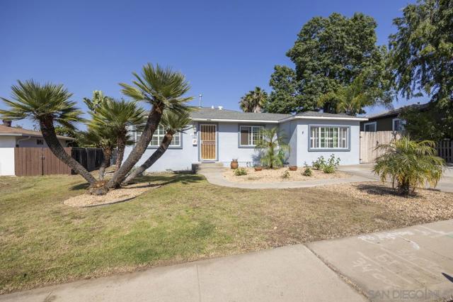4033 Loma Alta Dr, San Diego CA: https://media.crmls.org/mediaz/64a9a699-8c9d-448a-b81f-e43cdc28f21a.jpg