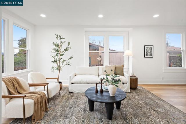 939 Ohio St, Vallejo CA: https://media.crmls.org/mediaz/64aa0704-738b-4f7f-af19-325d82d24bb1.jpg