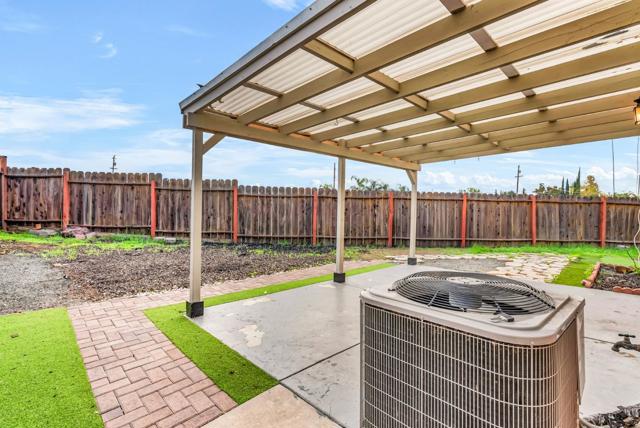 4863 Bayside Way, Oakley CA: https://media.crmls.org/mediaz/64aa1bce-7ed4-4d8e-bdf7-b9cb02bd1fcc.jpg