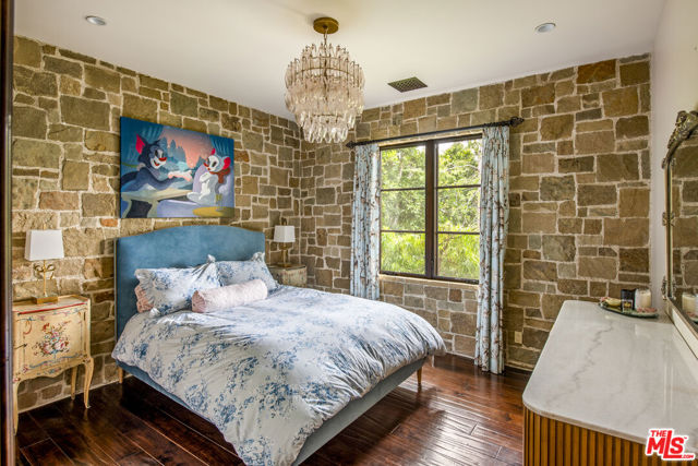 427 La Marina Drive, Camarillo CA: https://media.crmls.org/mediaz/64aa4e58-b001-4d1c-b271-23021ed02cc6.jpg