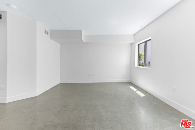 5232 Satsuma Avenue, North Hollywood CA: https://media.crmls.org/mediaz/64aa94a2-0c07-4578-ac44-4a447b383437.jpg