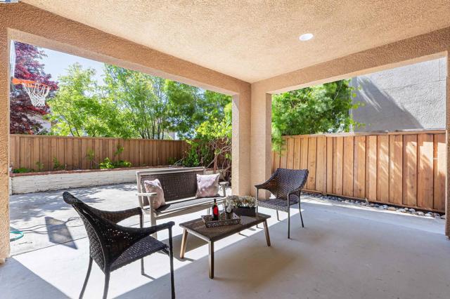 7818 Kennard Ln, San Ramon CA: https://media.crmls.org/mediaz/64aaac38-1918-4293-bcd7-d659a2c76596.jpg
