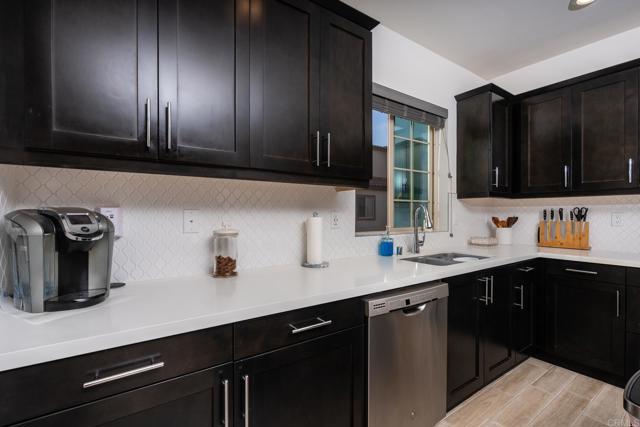 Detail Gallery Image 9 of 54 For 4336 Harbor Way, Oceanside,  CA 92056 - 3 Beds | 3/1 Baths