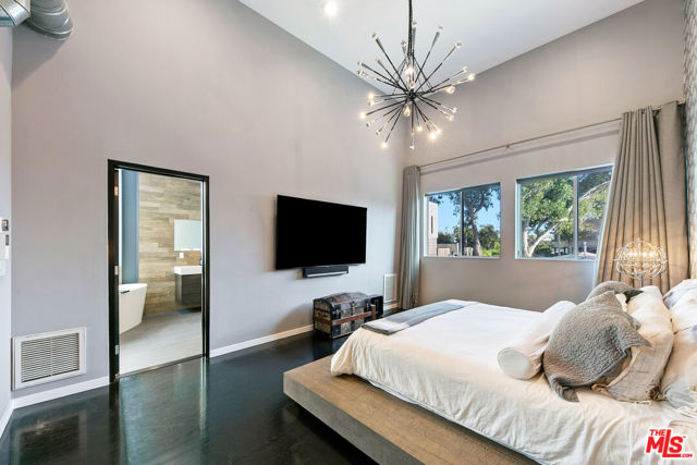 1430 Abbot Kinney Boulevard, Venice CA: https://media.crmls.org/mediaz/64ac9428-1235-47eb-8750-f52844880496.jpg