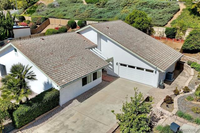17240 Cuvee Ct, Poway CA: https://media.crmls.org/mediaz/64ad47ad-a84e-4bfa-8482-3c9e561bb2fe.jpg