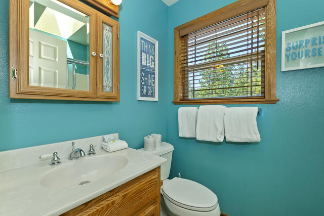 387 Wren Drive, Big Bear CA: https://media.crmls.org/mediaz/64adbd3c-37aa-4a58-83c2-9b4f0ef5379b.jpg
