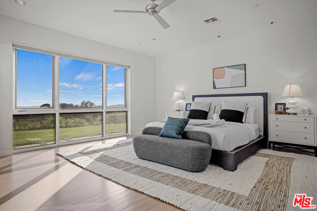 27454 Winding Way, Malibu CA: https://media.crmls.org/mediaz/64ae82c2-8824-4a4e-8e95-72f2f95d2c38.jpg