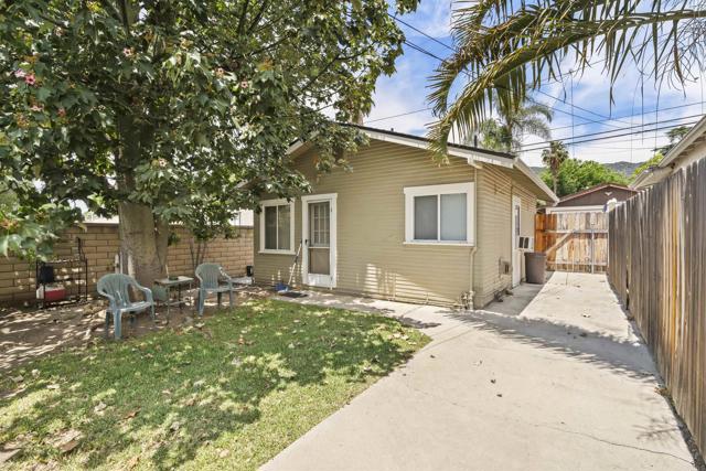 321 E Meda Avenue, Glendora CA: https://media.crmls.org/mediaz/64aed065-e48e-441a-9015-2a0d59f85e9a.jpg