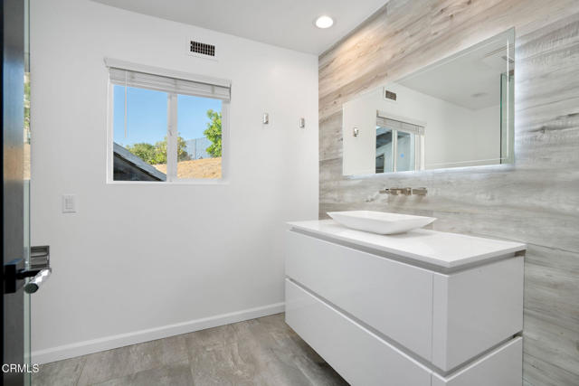 31673 Foxfield Drive, Westlake Village CA: https://media.crmls.org/mediaz/64af0d81-c772-4642-80e8-9b813d462214.jpg