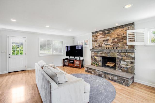 843 S Genevieve Lane, San Jose CA: https://media.crmls.org/mediaz/64af2aa8-71cf-4acd-b773-286fb891250c.jpg