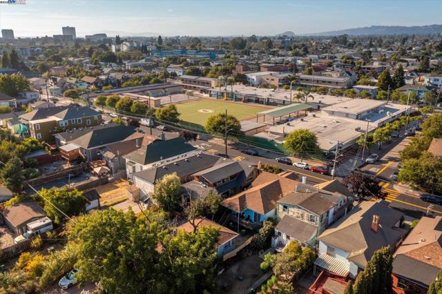 835 Apgar St, Oakland CA: https://media.crmls.org/mediaz/64b02ffd-271e-47bf-9939-18b1301b3316.jpg